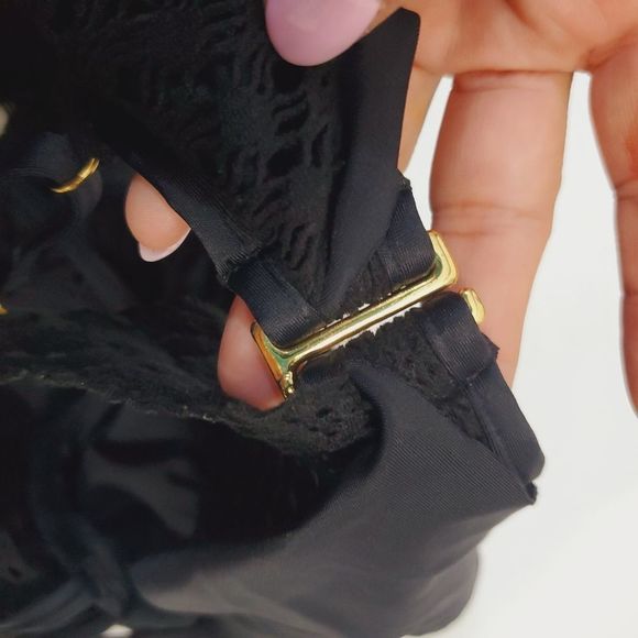 Montce solid black ruffle Bikini top only size XS - Picture 3 of 11